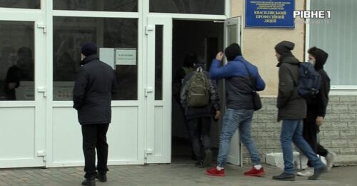 Новини Рівненщини: у ліцеї вчитель влаштовував учням "тортури" - відео