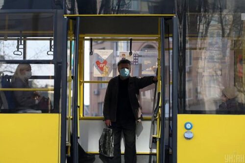 Карантин в Україні: у "червоній" зоні зупинять громадський транспорт