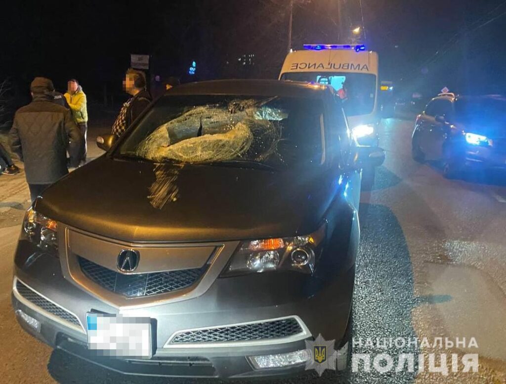 У Львові кришка люка вбила 10-річну дитину, яка їхала з батьком в авто: деталі моторошної аварії і відео