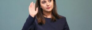 Мендель заявила, що Україна має капітулювати та звинуватила Зеленського у війні