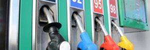 19 млн барелів: розблокування Ормузької протоки опускає світові ціни на нафту
