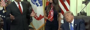 Трамп заснув в “історичний день” у Білому домі (ВІДЕО)