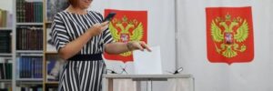 “Вибори” без вибору: РФ відкрила дільниці та привозить своїх людей на них