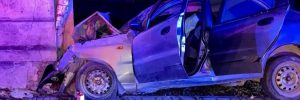 На Львівщині авто врізалося в стіну будинку, водій загинув (фото)