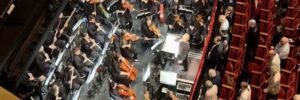У найвідомішій опері Нью-Йорка виконали гімн України, сотні глядачів підвелися на знак солідарності